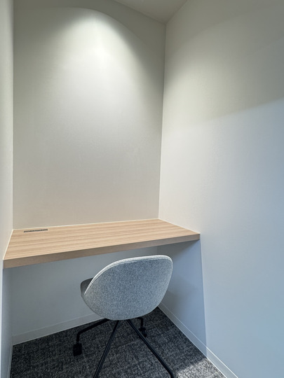 【敷金最大0】三田駅徒歩5分！会議室3室、広々としたラウンジまで完備の大型セットアップオフィスの写真10