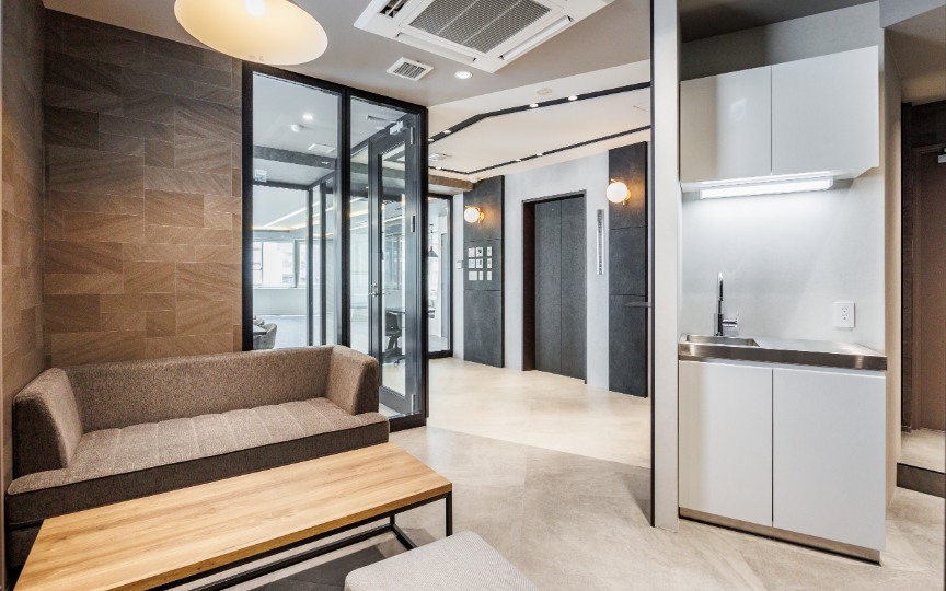 神田駅徒歩2分！会議室・テレカンブース、専用のオープンラウンジを備えたセットアップオフィスの写真3