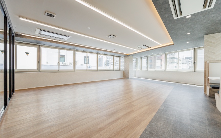 神田駅徒歩2分！会議室・テレカンブース、専用のオープンラウンジを備えたセットアップオフィスの写真4