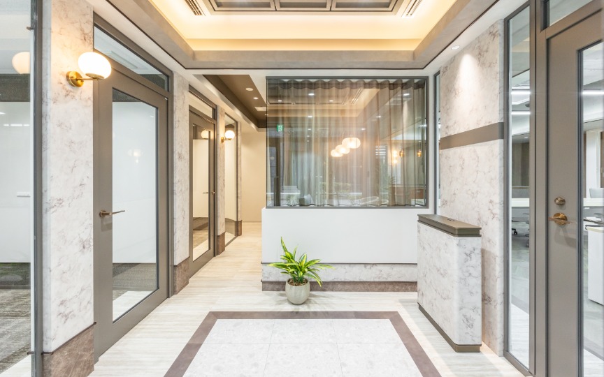 半蔵門駅徒歩1分！会議室・個室ブース完備、モダンなデザインの新装フルセットアップオフィスの写真1