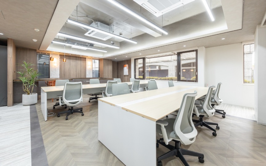 半蔵門駅徒歩1分！会議室・個室ブース完備、モダンなデザインの新装フルセットアップオフィスの写真2