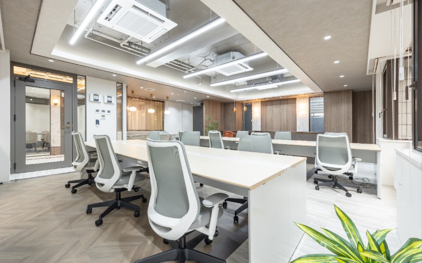 半蔵門駅徒歩1分！会議室・個室ブース完備、モダンなデザインの新装フルセットアップオフィス