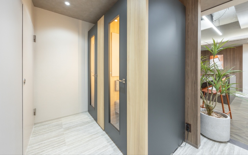 半蔵門駅徒歩1分！会議室・個室ブース完備、モダンなデザインの新装フルセットアップオフィスの写真7