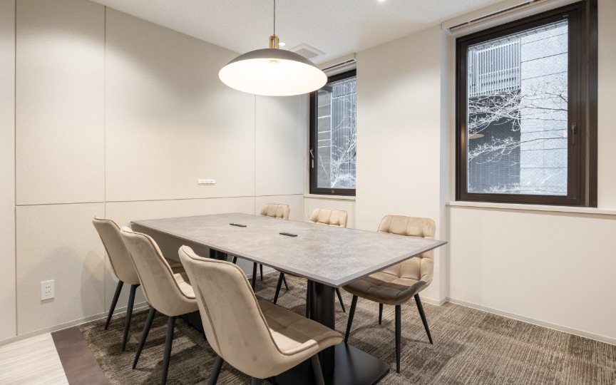 半蔵門駅徒歩1分！会議室・個室ブース各2室完備、洗練されたデザインが魅力のフルセットアップオフィスの写真3