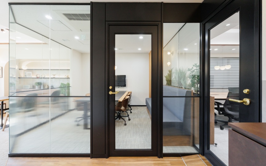 JR秋葉原駅徒歩7分！上質なインテリアを備えた専用ラウンジが魅力のフルセットアップオフィスの写真1