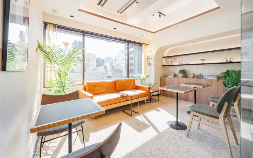 JR秋葉原駅徒歩7分！上質なインテリアを備えた専用ラウンジが魅力のフルセットアップオフィスの写真2