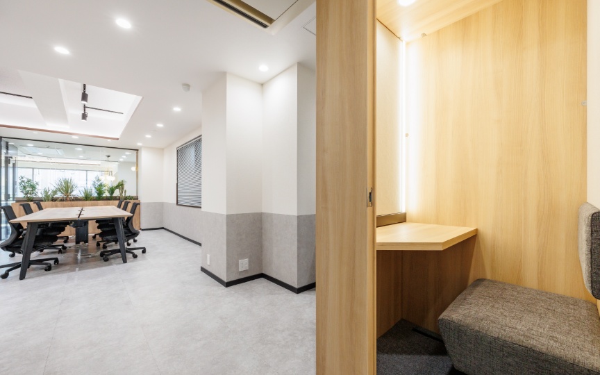 JR秋葉原駅徒歩7分！上質なインテリアを備えた専用ラウンジが魅力のフルセットアップオフィスの写真9