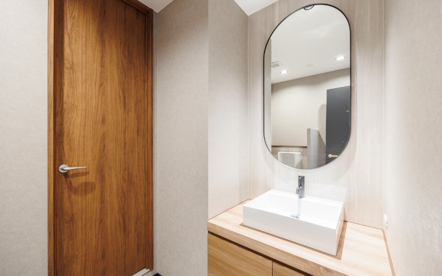 JR秋葉原駅徒歩7分！上質なインテリアを備えた専用ラウンジが魅力のフルセットアップオフィスの写真10