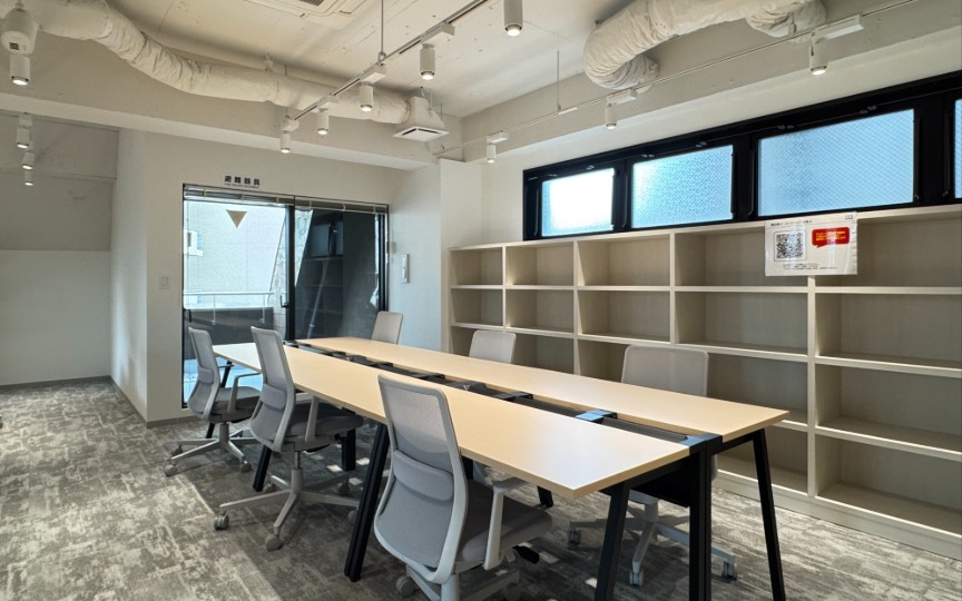 【即日入居可】恵比寿駅徒歩6分！敷金3ヶ月のみ、モダンな内装のフルセットアップオフィス