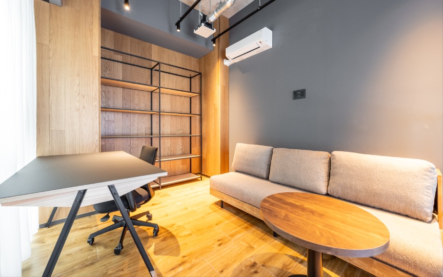 【原状回復不要】小川町駅徒歩6分｜洗練された内装と充実の共用部が魅力の新築フルセットアップオフィスの写真1