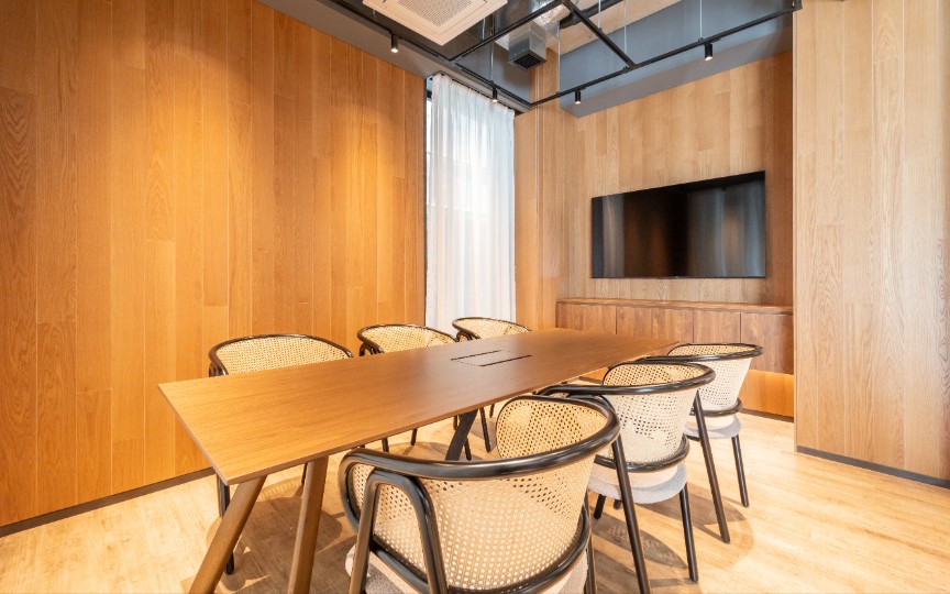 【原状回復不要】小川町駅徒歩6分｜洗練された内装と充実の共用部が魅力の新築フルセットアップオフィスの写真7