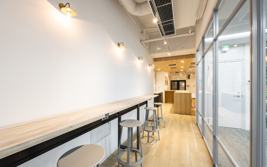 茅場町駅徒歩6分、充実のワークスペースが魅力のリニューアル済みセットアップオフィスの写真4