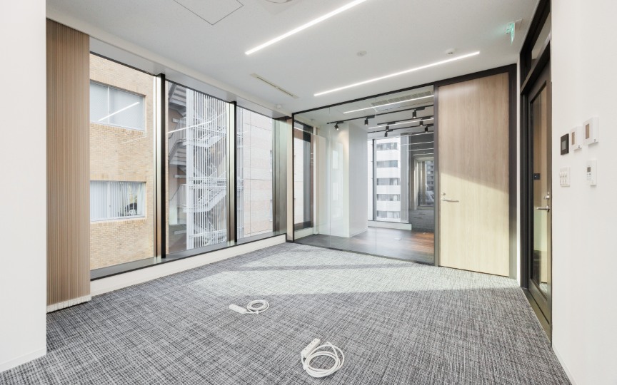 【即日入居可】神田駅徒歩4分！複数駅・複数路線の利用が可能な築浅セットアップオフィスの写真3