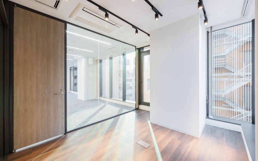 【即日入居可】神田駅徒歩4分！複数駅・複数路線の利用が可能な築浅セットアップオフィスの写真7