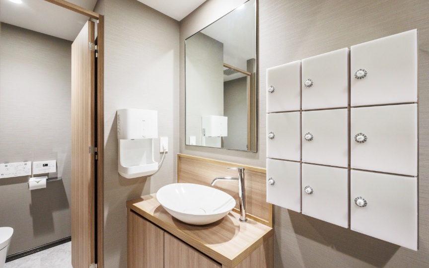 中目黒駅徒歩7分｜目黒川沿いのデザイナーズセットアップオフィスの写真1