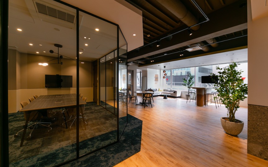 築地駅徒歩2分！広々としたラウンジ・ルーフバルコニー付きのハイグレードセットアップオフィス