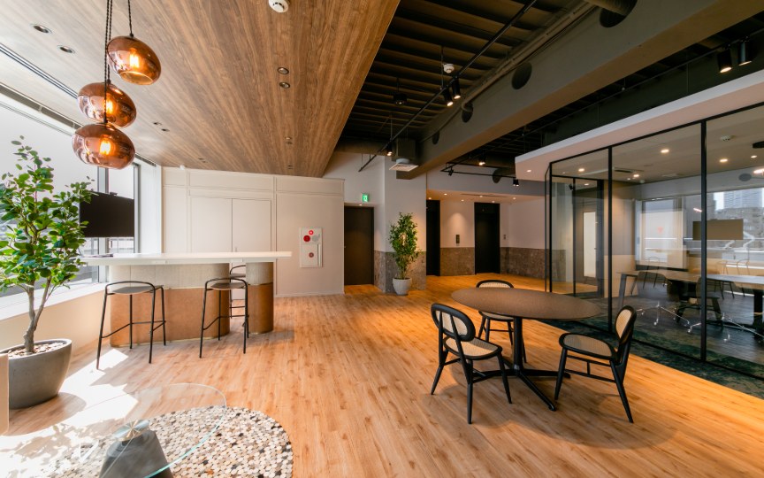 築地駅徒歩2分！広々としたラウンジ・ルーフバルコニー付きのハイグレードセットアップオフィスの写真3