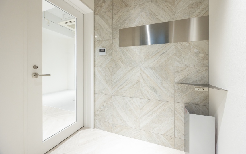 神保町駅徒歩1分！靖国通り沿い、モダンで清潔感あふれる内装の小規模セットアップオフィス