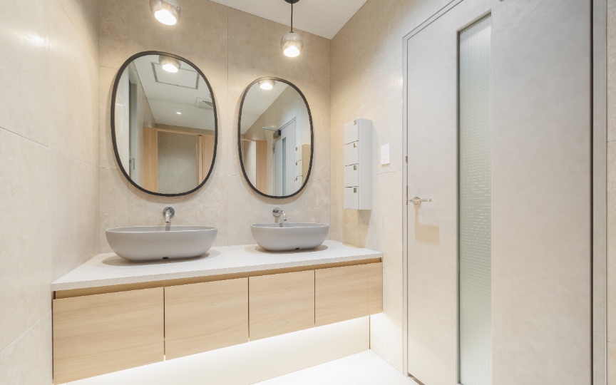 JR神田駅徒歩5分！4駅4路線利用可、共用会議室・ラウンジまで備えたフルセットアップオフィスの写真1