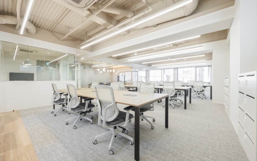 JR神田駅徒歩5分！4駅4路線利用可、共用会議室・ラウンジまで備えたフルセットアップオフィスの写真4