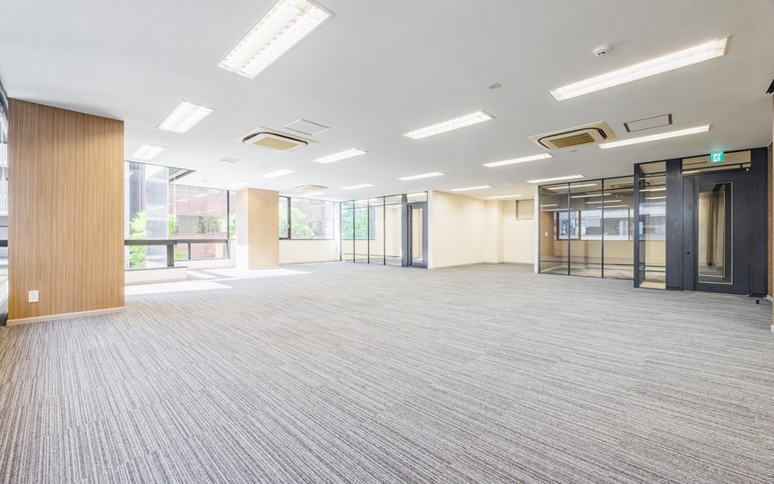 【即日入居可】新富町駅徒歩3分・屋上テラス付きのリノベーション済みセットアップオフィスの写真3