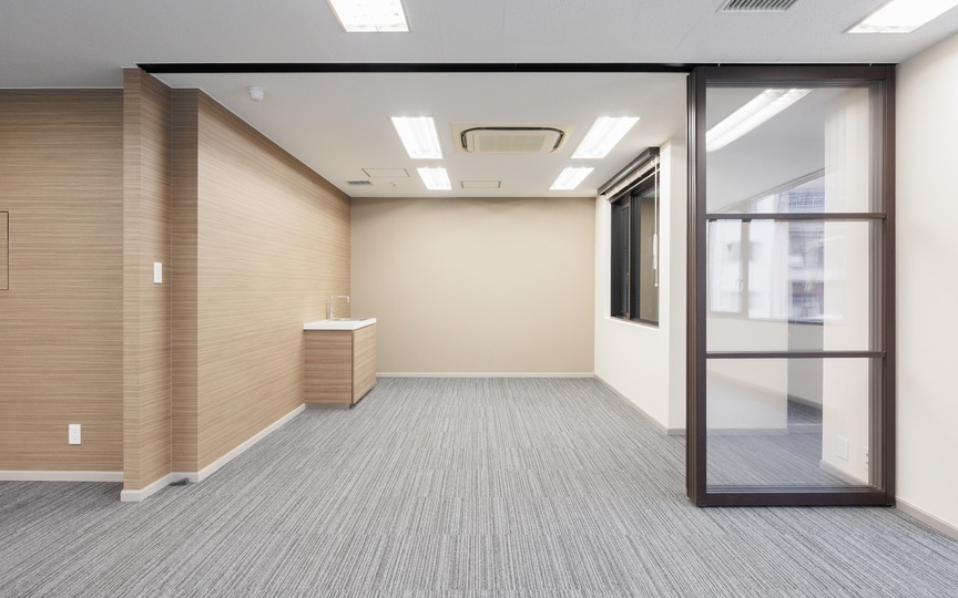 【即日入居可】新富町駅徒歩3分・屋上テラス付きのリノベーション済みセットアップオフィスの写真6