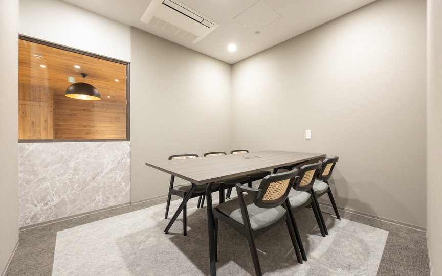 新宿御苑前駅1分！会議室3室完備、モダンな内装が魅力の新装フルセットアップオフィスの写真10