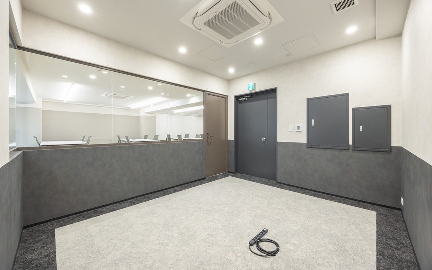新宿御苑前駅1分！会議室3室完備、モダンな内装が魅力の新装フルセットアップオフィスの写真7