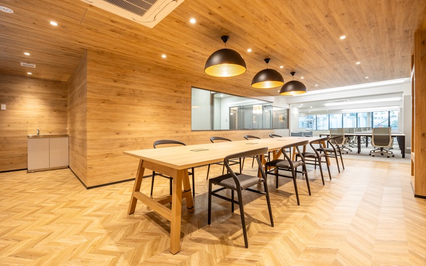 新宿御苑前駅1分！会議室3室完備、モダンな内装が魅力の新装フルセットアップオフィスの写真8