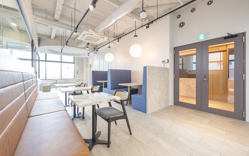 新宿御苑前駅1分！会議室3室・ラウンジ付きの、働きやすさを追求したフルセットアップオフィスの写真2