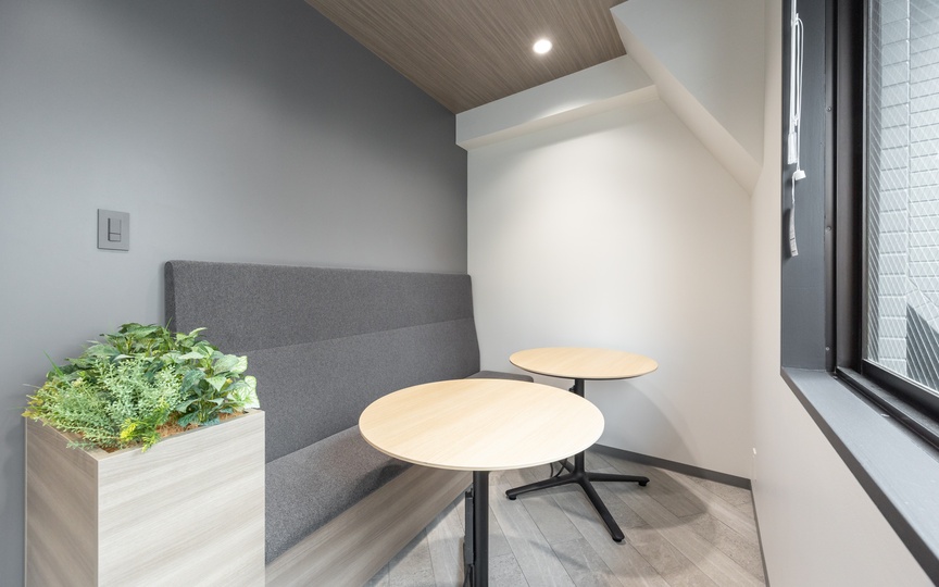 【26年3月リニューアル】小伝馬町駅3分！モダンな内装・家具付きの新装フルセットアップオフィスの写真2