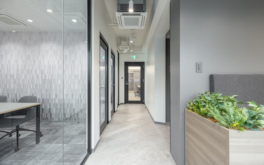 【26年3月リニューアル】小伝馬町駅3分！モダンな内装・家具付きの新装フルセットアップオフィスの写真3