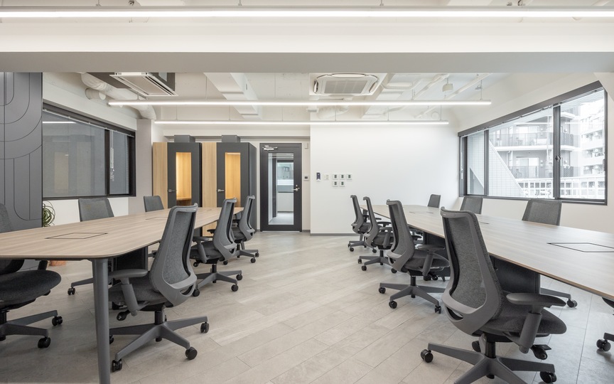 【26年3月リニューアル】小伝馬町駅3分！モダンな内装・家具付きの新装フルセットアップオフィス