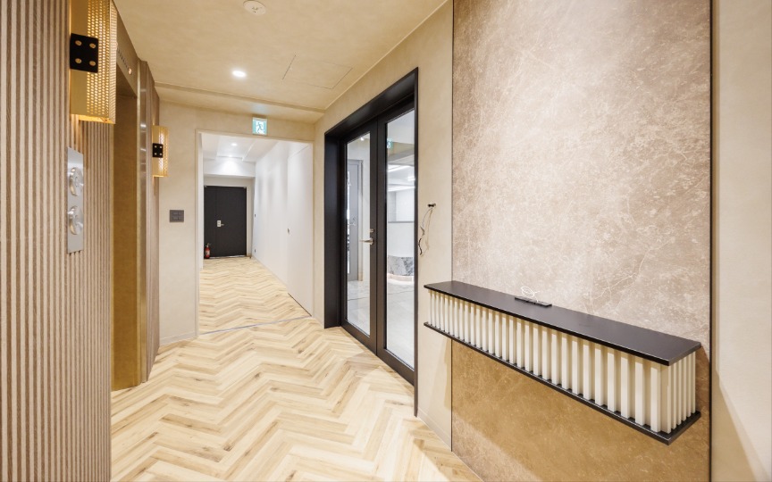 新宿御苑前駅徒歩1分！ホテルライクで上質な内装デザインと機能性を兼ね備えたフルセットアップオフィスの写真10