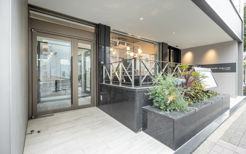 小伝馬町駅徒歩3分！上質な内装と家具・什器を備えた便利さが魅力の新装フルセットアップオフィスの写真1