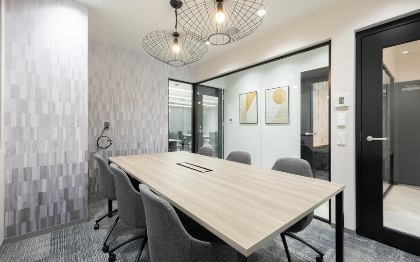 小伝馬町駅徒歩3分！上質な内装と家具・什器を備えた便利さが魅力の新装フルセットアップオフィスの写真5