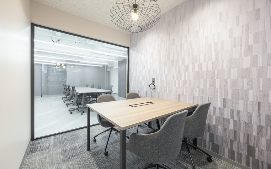 小伝馬町駅徒歩3分！上質な内装と家具・什器を備えた便利さが魅力の新装フルセットアップオフィスの写真6