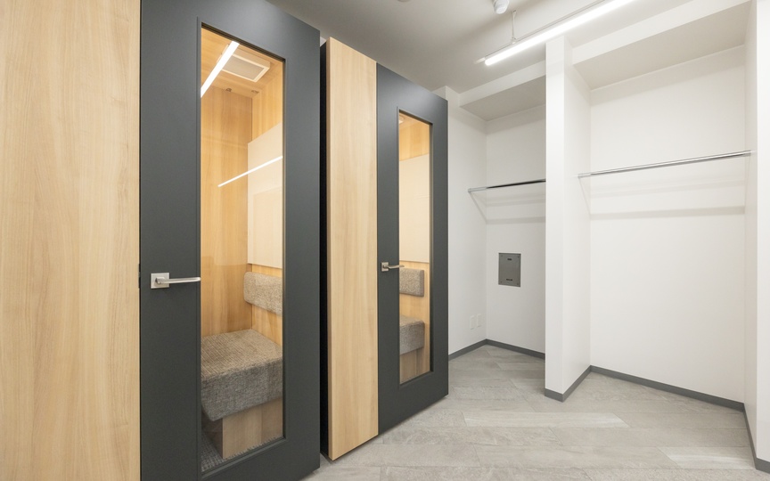 小伝馬町駅徒歩3分！上質な内装と家具・什器を備えた便利さが魅力の新装フルセットアップオフィスの写真9