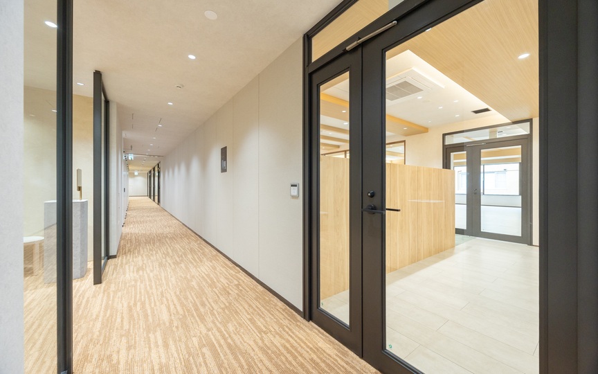 【仲介手数料不要】飯田橋駅徒歩7分、ホテルライクなラウンジ付きセットアップオフィスの写真2