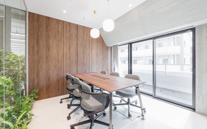 小伝馬町駅徒歩5分！会議室・テレカンブース各2室完備、落ち着きある雰囲気のセットアップオフィスの写真2