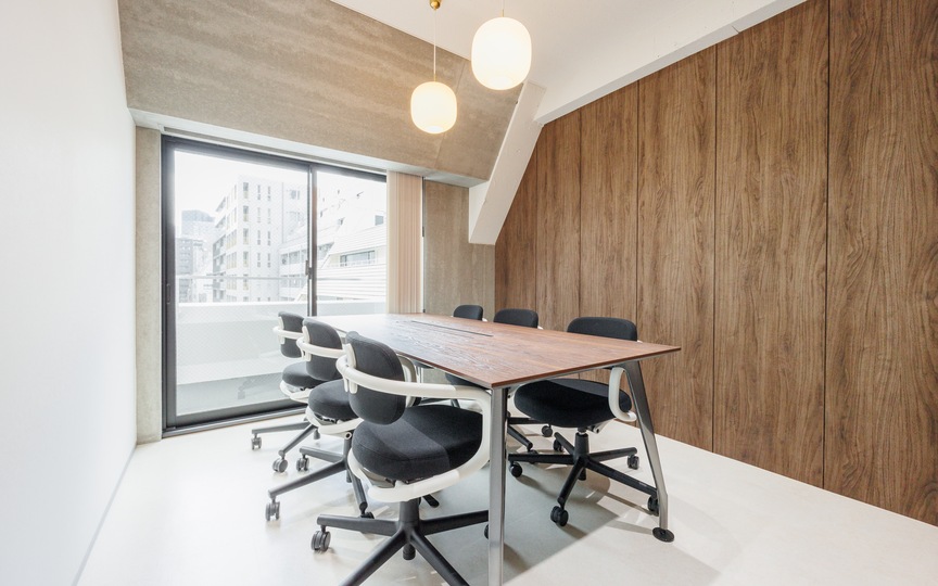 小伝馬町駅徒歩5分！会議室・テレカンブース各2室完備、落ち着きある雰囲気のセットアップオフィスの写真4