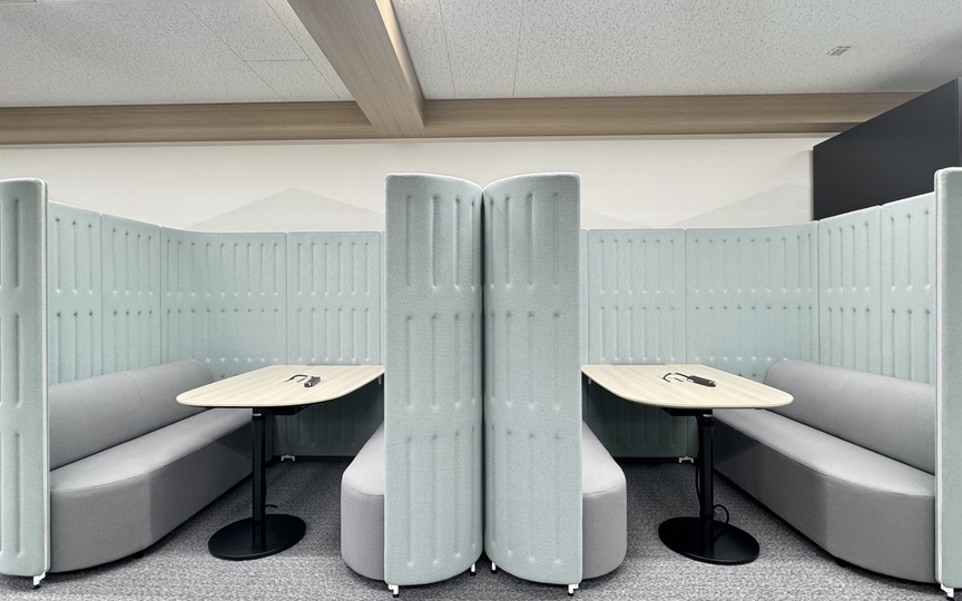 【敷金最大0】大手町駅徒歩圏内、約100坪のラウンジに共用会議室まで備えたフルセットアップオフィスの写真2