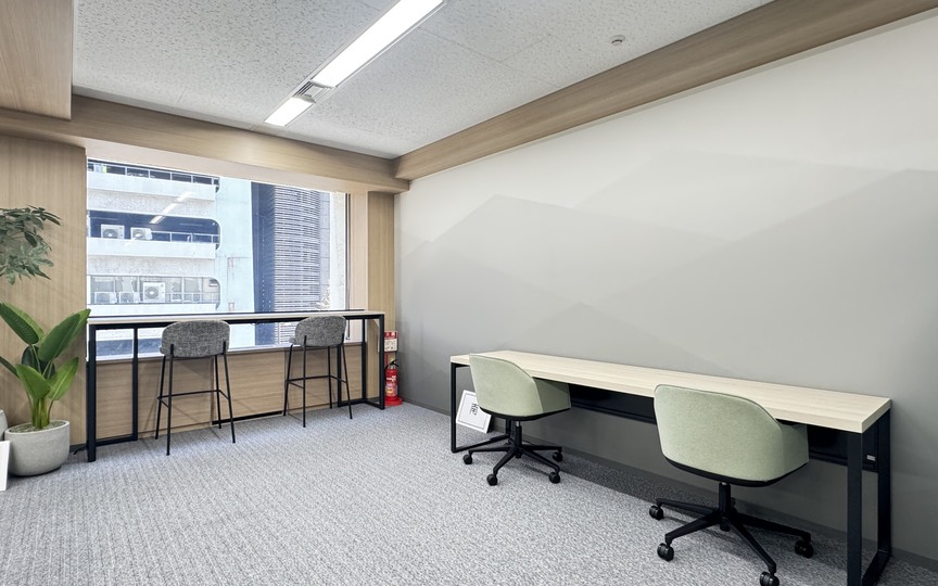 【敷金最大0】大手町駅徒歩圏内、約100坪のラウンジに共用会議室まで備えたフルセットアップオフィスの写真3