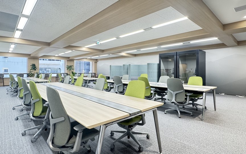 【敷金最大0】大手町駅徒歩圏内、約100坪のラウンジに共用会議室まで備えたフルセットアップオフィス