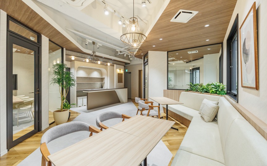 茅場町駅徒歩5分｜会議室・テレカンブース、カフェのようなラウンジまで完備のフルセットアップオフィス
