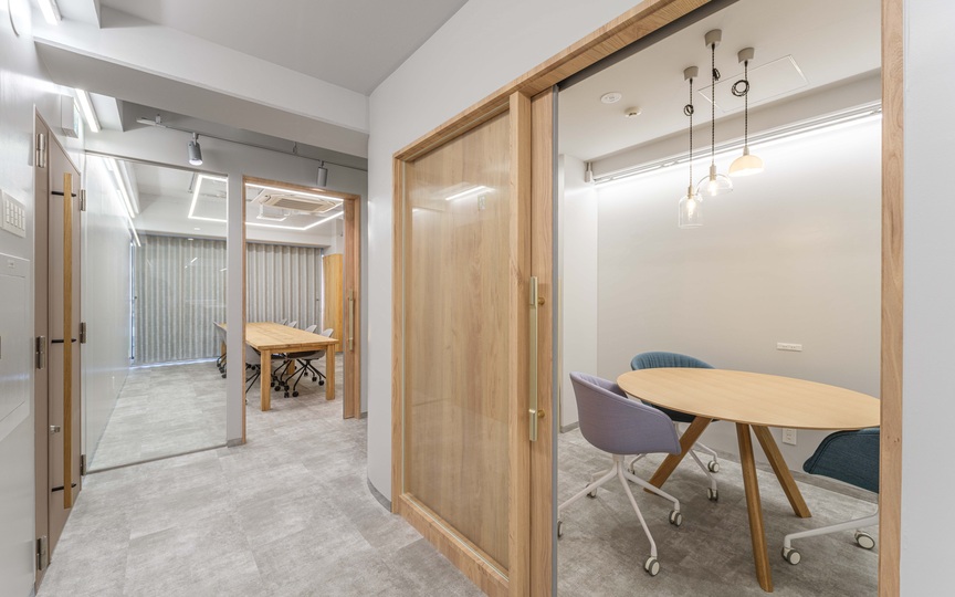 【原状回復不要】四谷三丁目駅徒歩2分！新宿通り沿いの家具・什器付きフルセットアップオフィスの写真8