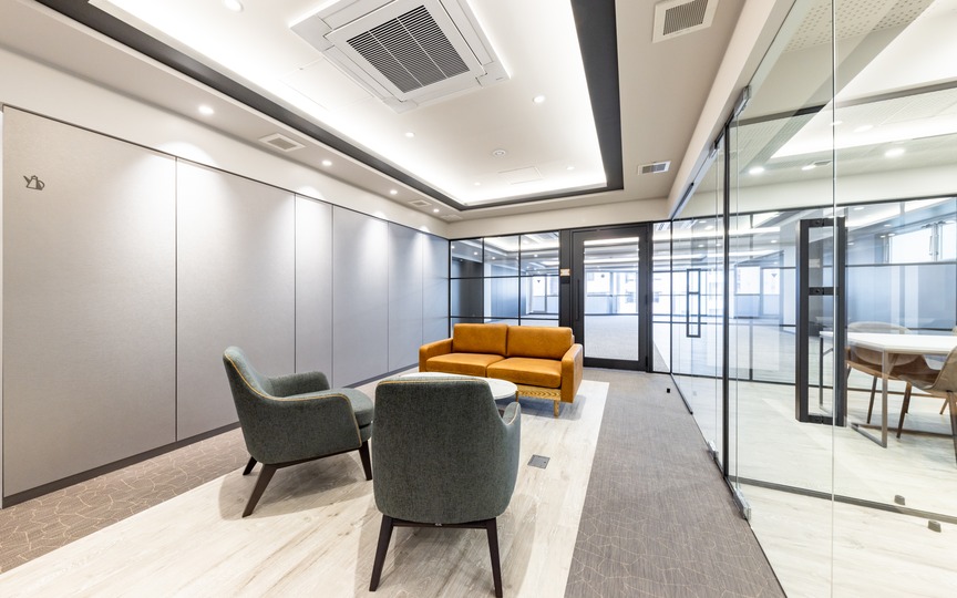 東日本橋駅徒歩1分！ガラスパーティションを採用した、明るく開放的な空間が魅力のセットアップオフィスの写真2