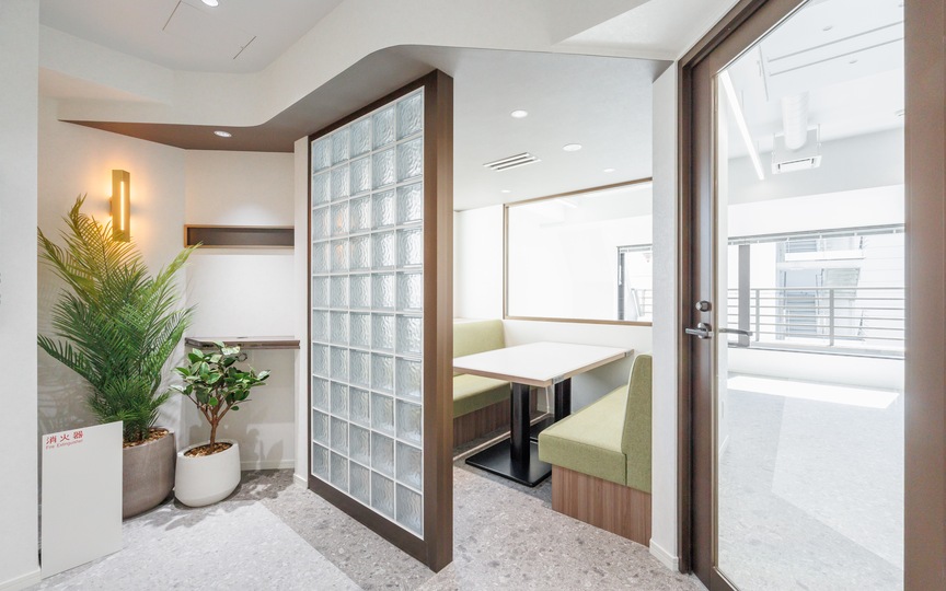 小伝馬町駅徒歩2分！コンパクトながら多様なワークスペースを備えたセットアップオフィスの写真1