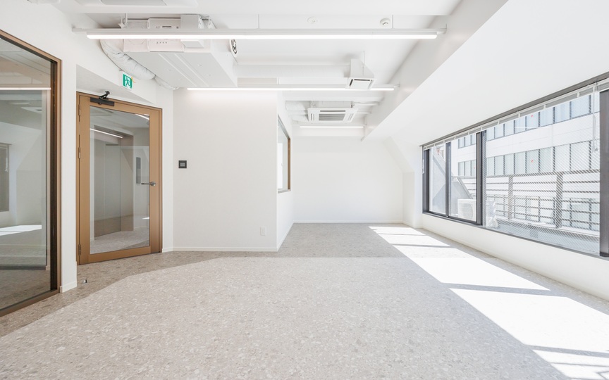 小伝馬町駅徒歩2分！コンパクトながら多様なワークスペースを備えたセットアップオフィスの写真3