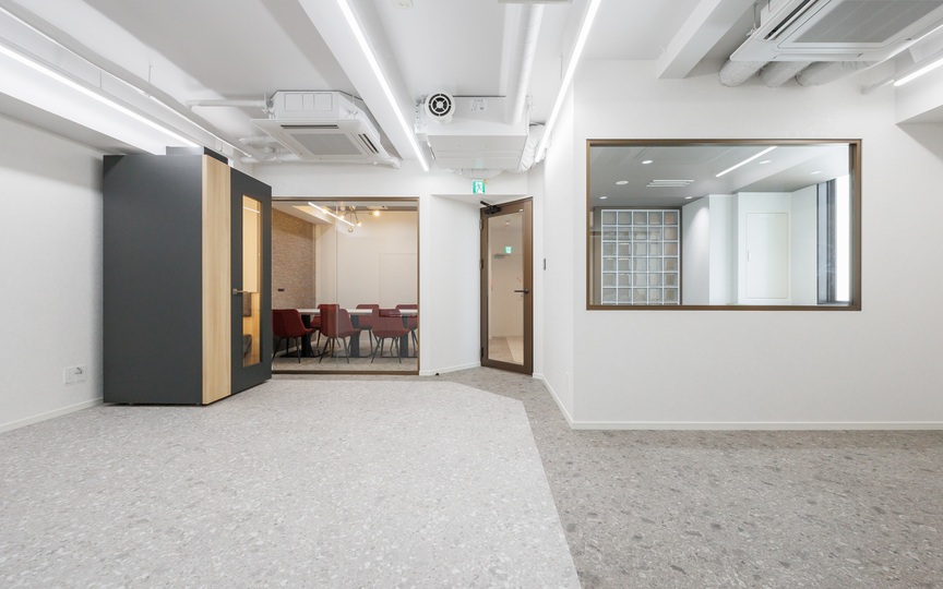 小伝馬町駅徒歩2分！コンパクトながら多様なワークスペースを備えたセットアップオフィス